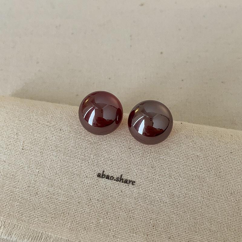 Cool Feeling Cold Gray Red Light Steamed Bread Pearl Stud Earrings Women'S Simple Niche Fashion Exquisite Versatile Earrings