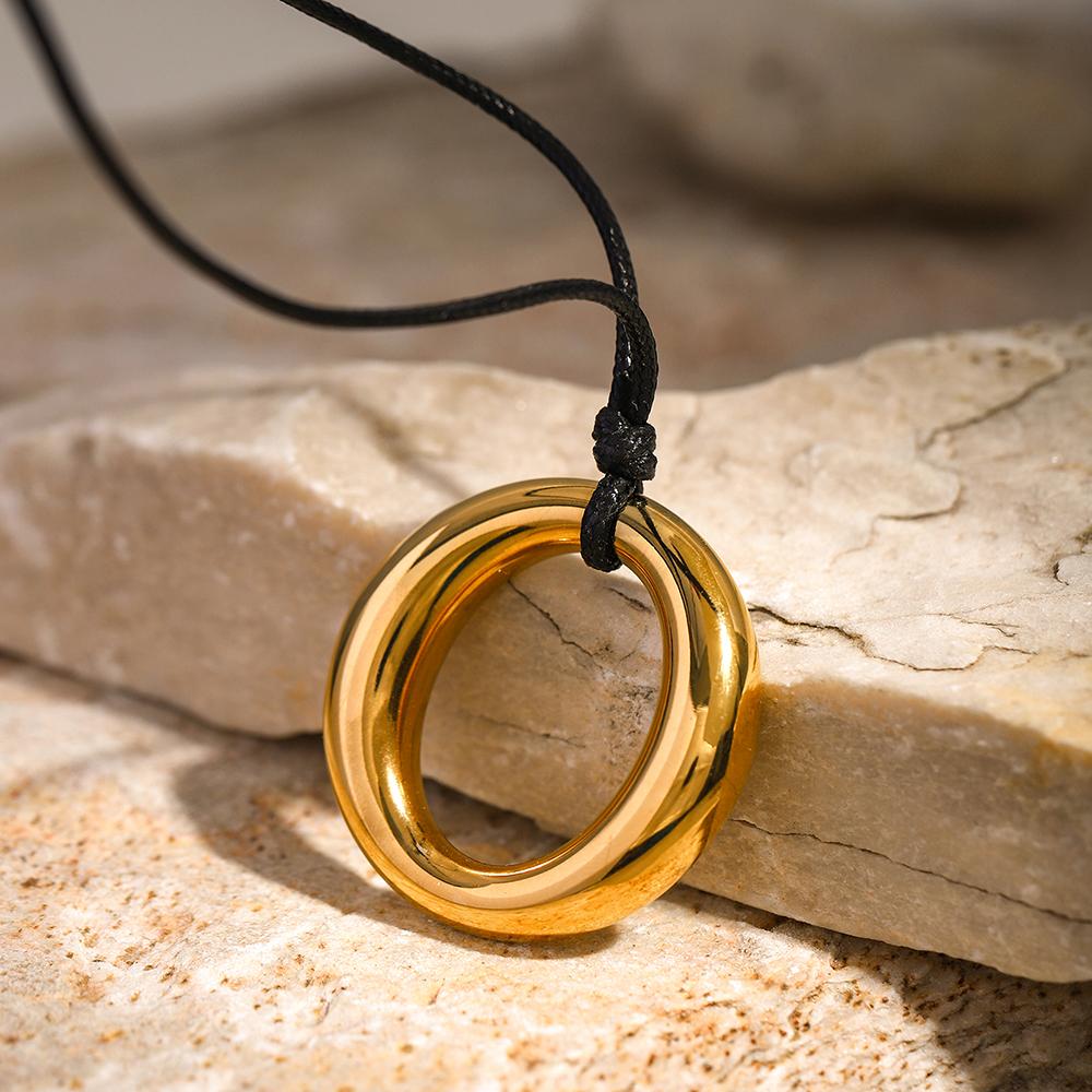 Yori Stainless Steel Round Pendant Hollow Necklace Prevent Allergy Simple Metal 18K Gold PVD Plated Jewelry Bijoux Gift