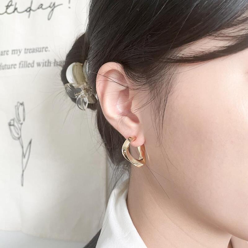 

Moine earrings gold basic minimal neat feminine ONECOLOR