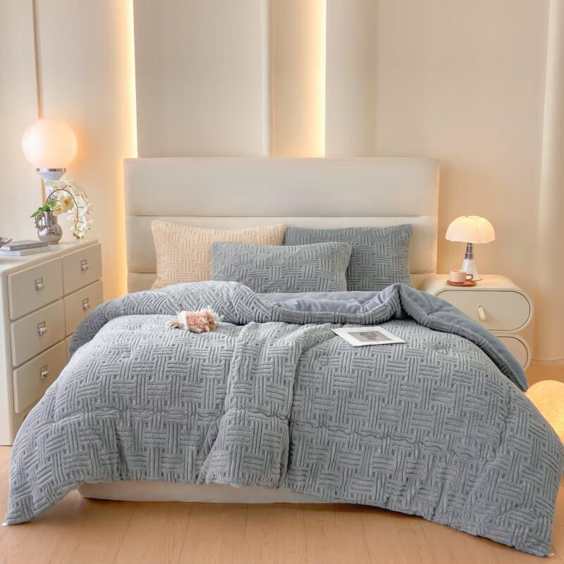 

Muji Tafur Velvet Winter Duvet