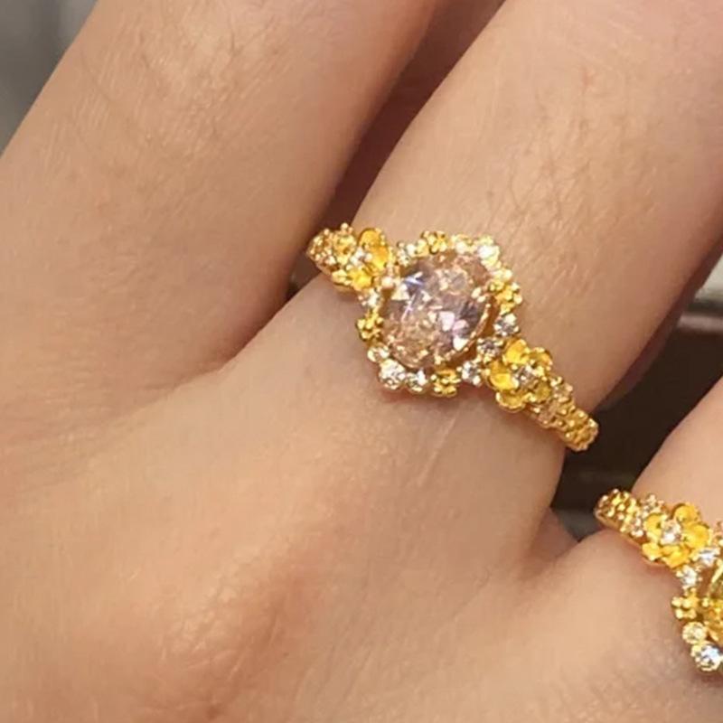 New In Palace Style Delicate Yellow Gemstone Flower Rings for Women Luxury High Fashion Ring Party Wedding Jewelry Gifts