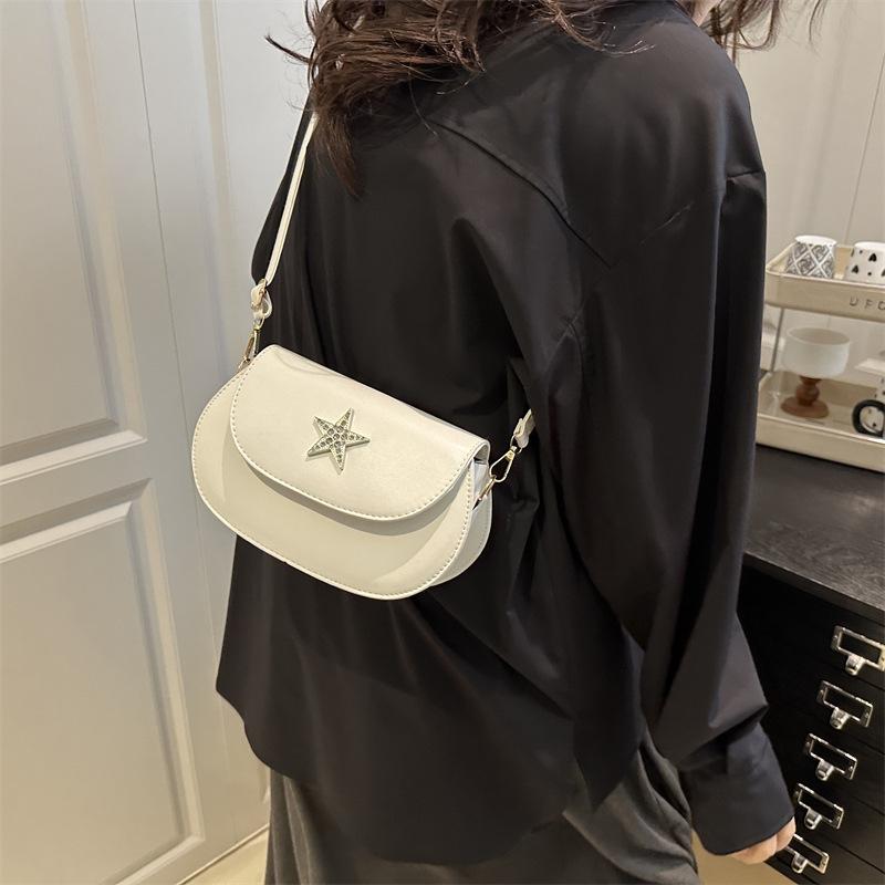Korean version of casual fashion solid color shoulder bag women's new 2025 summer popular foreign texture niche messenger bag