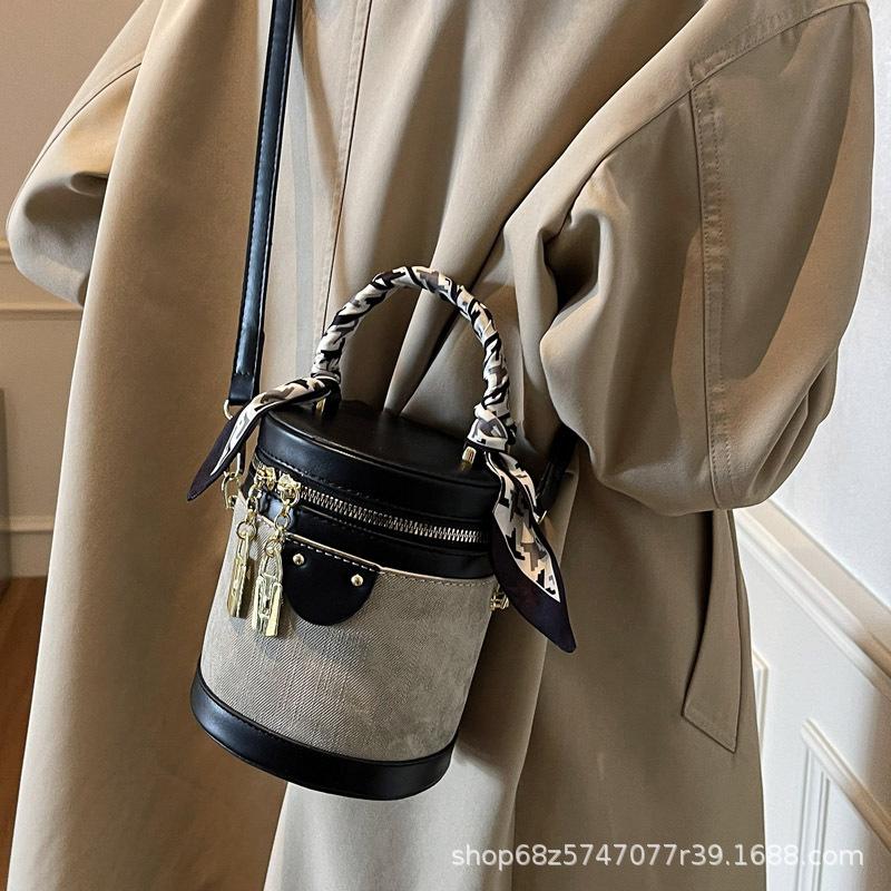 2025 retro versatile small bag new spring and autumn fashion crossbody bag niche portable bucket bag trendy women's bag