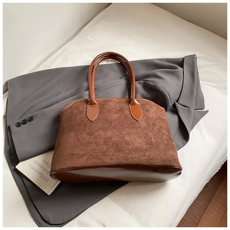 

2025 лето новая сумка через плечо в иностранном стиле нишевая простая модная сумка-тоут модная с высокой ценностью портативная женская сумка