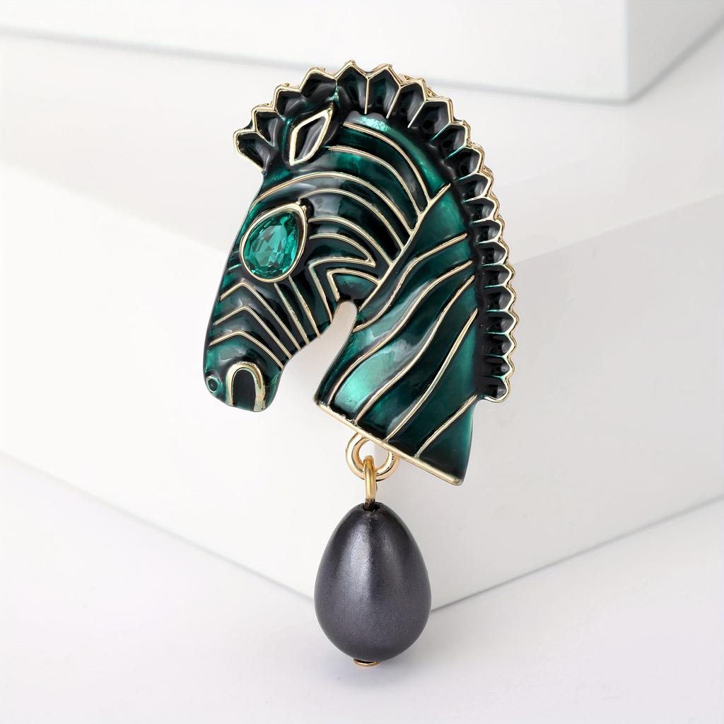 Kreativní brož s kovovým odznakem