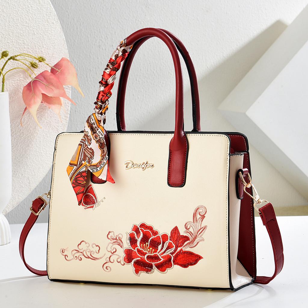 Elegant Embroidered Wedding Ladies Handbag Crossbody Shoulder Bag Soft PU Leather Ladies Purse with Internal Zipper And Polyeste