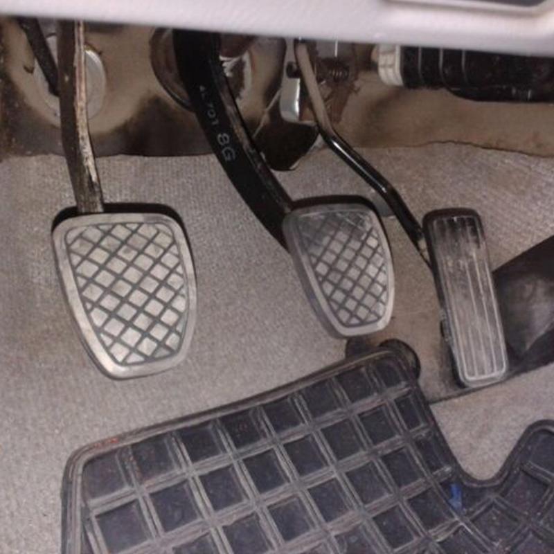 Comfortable Grip Car Rubber Clutch Brake Pedal Pad Cover Sleeve Wear Resistant for 36015GA111 Improve Driving Experience