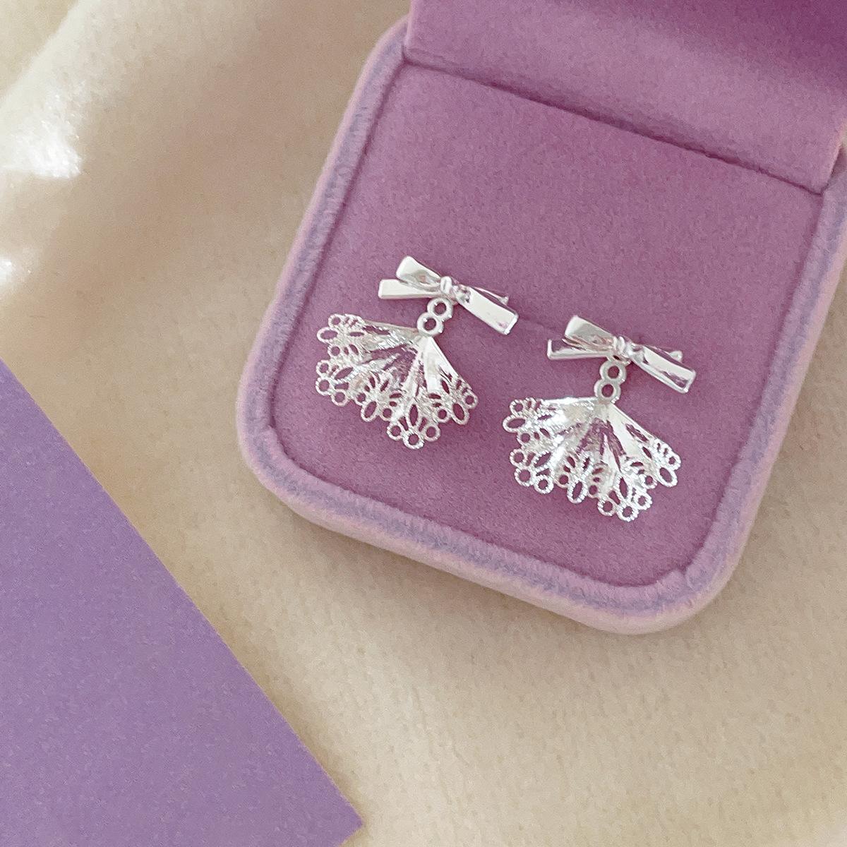 

Серьги-пусеты в виде цветка-банта, простые, маленькие, модные, легкая роскошь, премиальные, универсальные