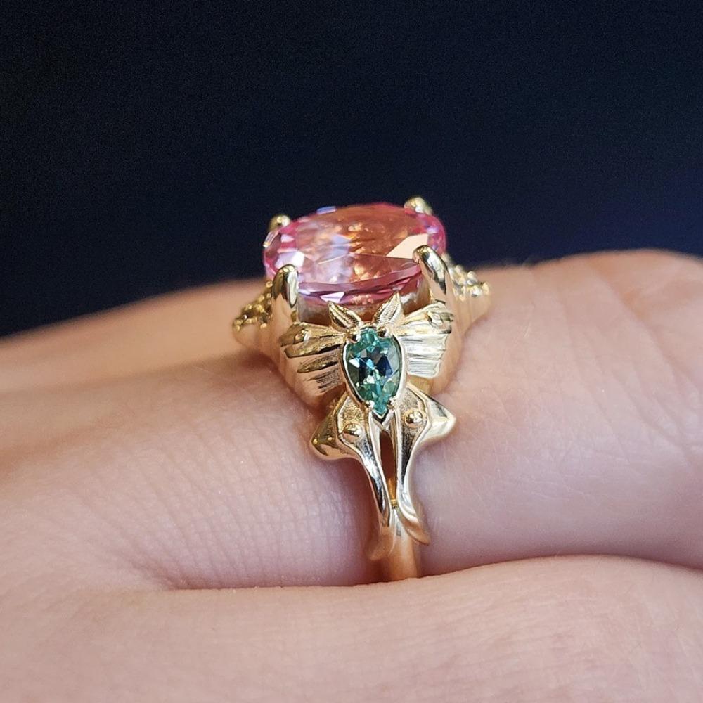 Luxury Shining Brightly Gold Color Micro-inlaid Zircon Pink Gemstone Flower Ring for Women Bride Wedding Designer Jewelry Gift