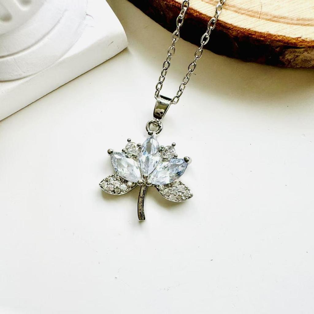 Retro INS Style Multicolor Zircon French Peach Heart Necklace with Diamonds and Titanium Stainless Steel