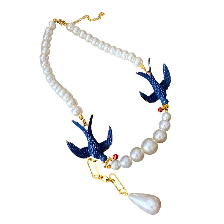 Medieval spray paint swallow pearl beaded necklace light luxury niche collarbone chain retro personalized fashion items