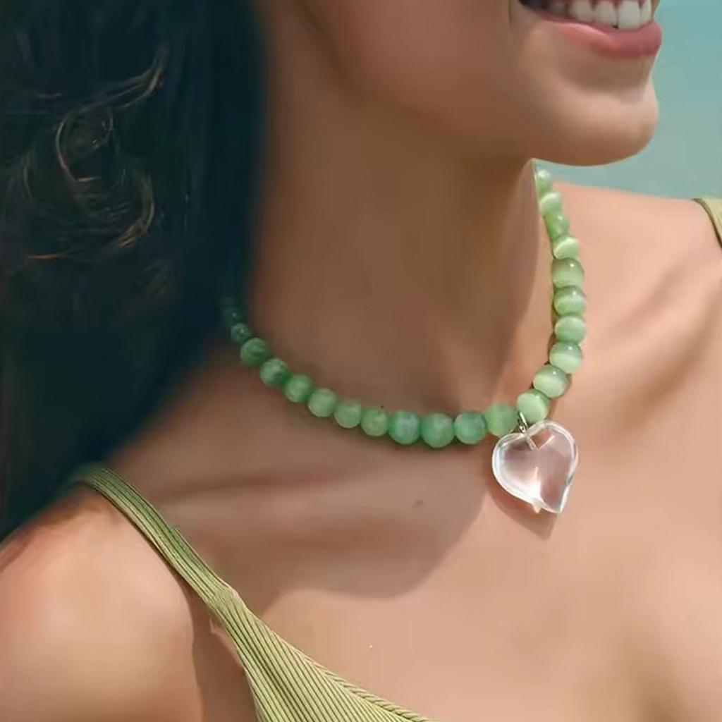 Elegant Cats's Eye Heart Necklace Featuring Unique Luster and Color Change Decoration for Fashionable Women Wear