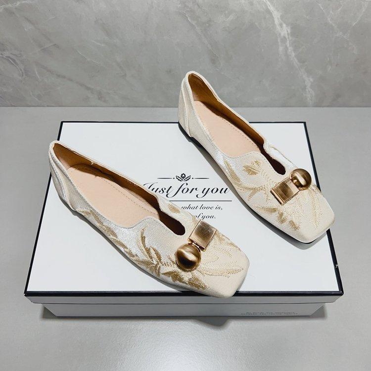 Retro new Chinese style 2025 spring new low-heeled women's shoes square head single shoes women's beanie shoes flat loafers