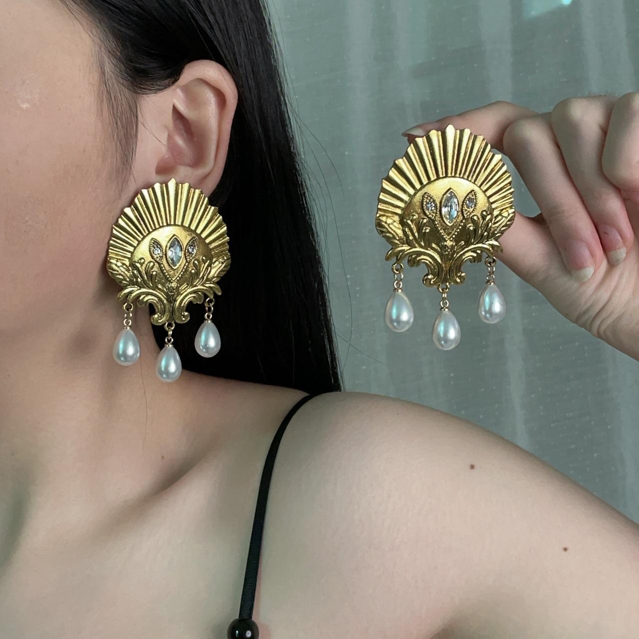 

Shell Drop-shaped Tassel Earrings, Fashionable, Light and Luxurious, High-end Ins Style Earrings for Women