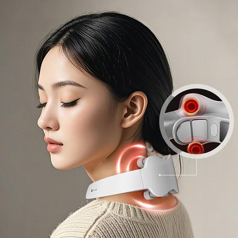 Bear Neck and Shoulder Pulse Massager with Red Light Heat