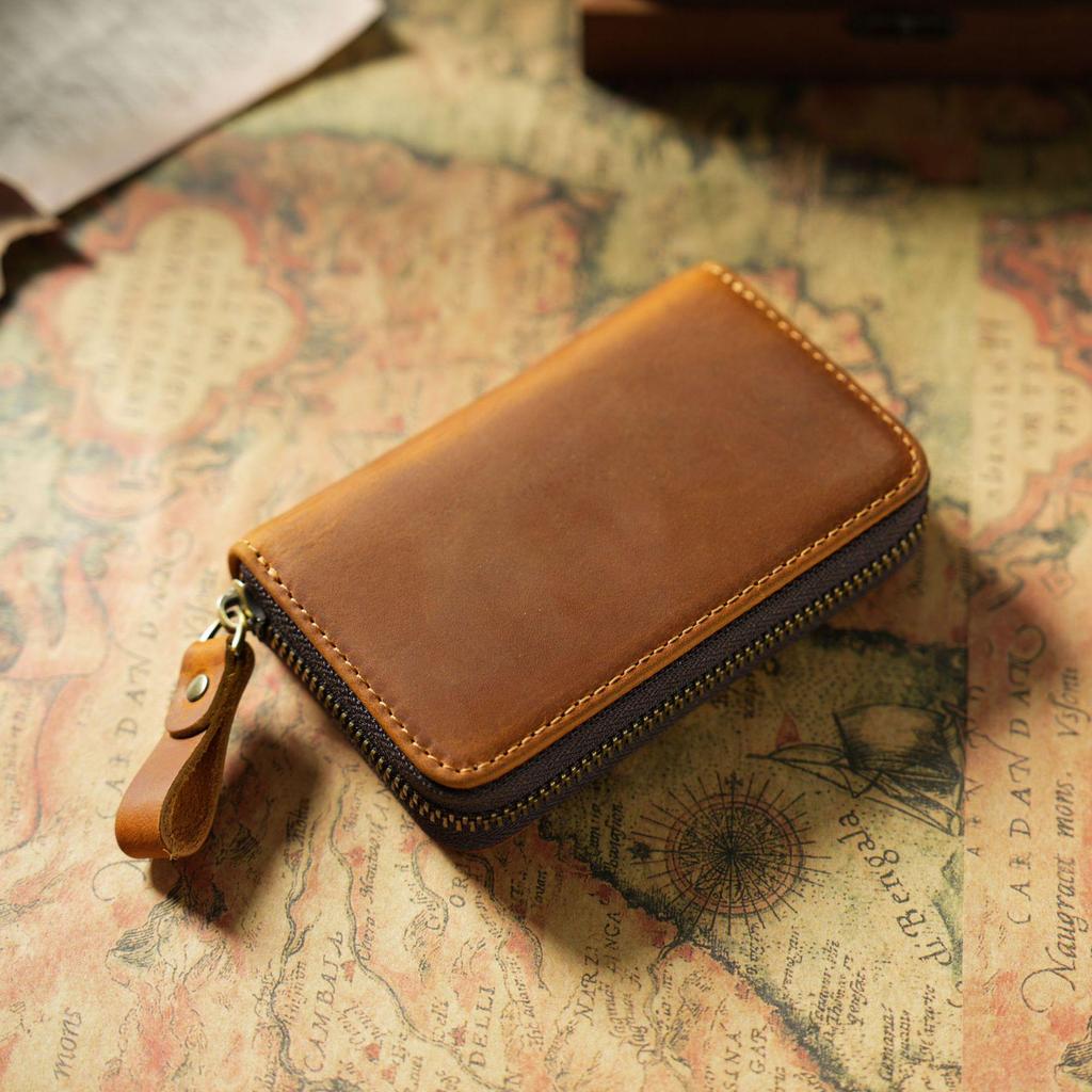 Crazy Horse Leather Car Key Holder with Zipper and Hook - Portable, Anti-Lost, Top Layer Cowhide.