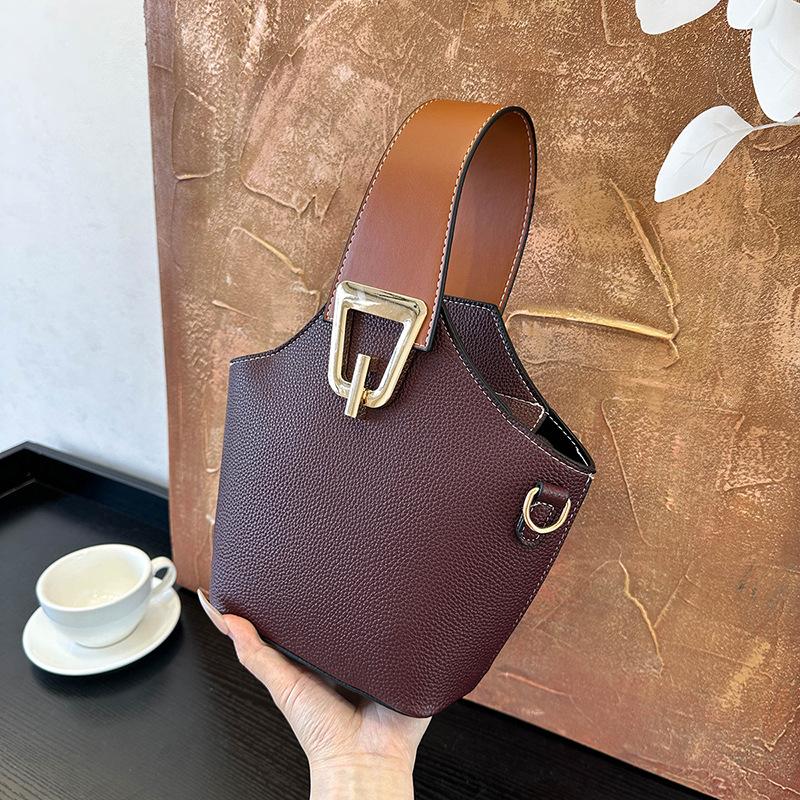 2025 новая сумка нишевый дизайн сумка через плечо женская простой стиль сумка-ведро текстурированная сумка-тоут женская сумка