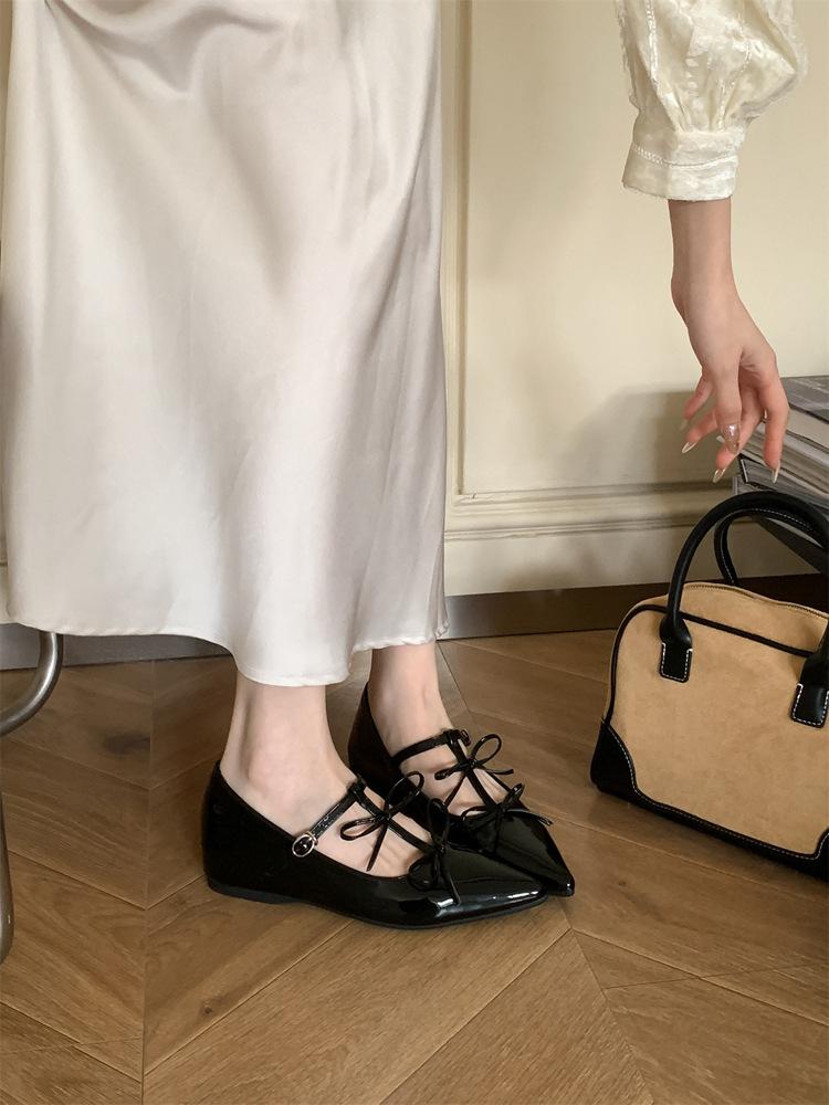 

Ретро туфли-лодочки из лакированной кожи с острым носком на плоской подошве с неглубоким вырезом, новые темпераментные туфли Мэри Джейн, универсальные 35 чёрный