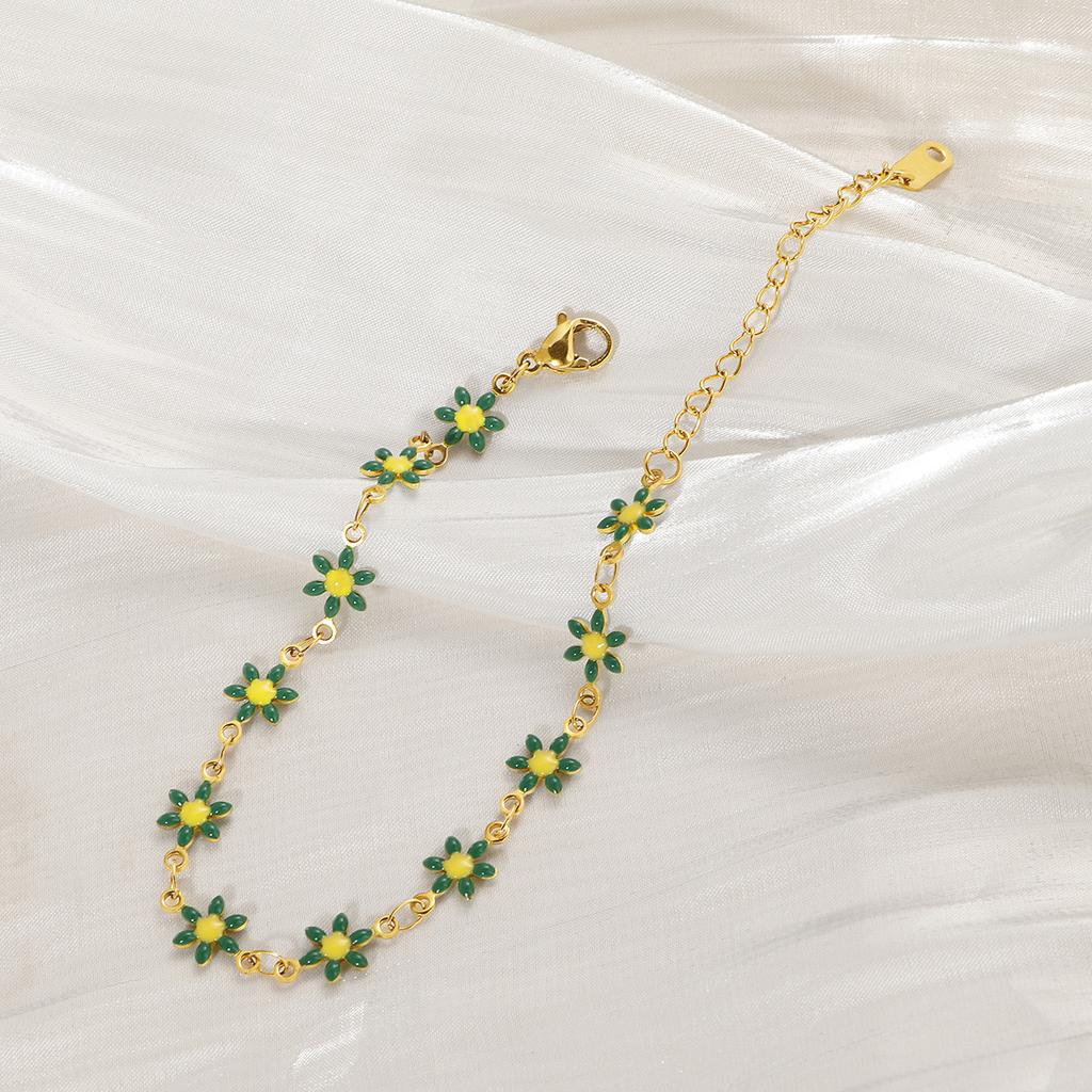 New daisy flower bracelet made of stainless steel with a unique and minimalist design, featuring a fresh and rustic summer countryside style