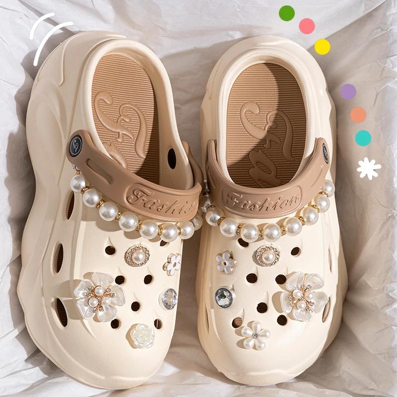

Fashion Chic Floral & Pearl - Embellished Chunky - Fashion - Forward, Eye Catching, and Must Have 38-39 хакі