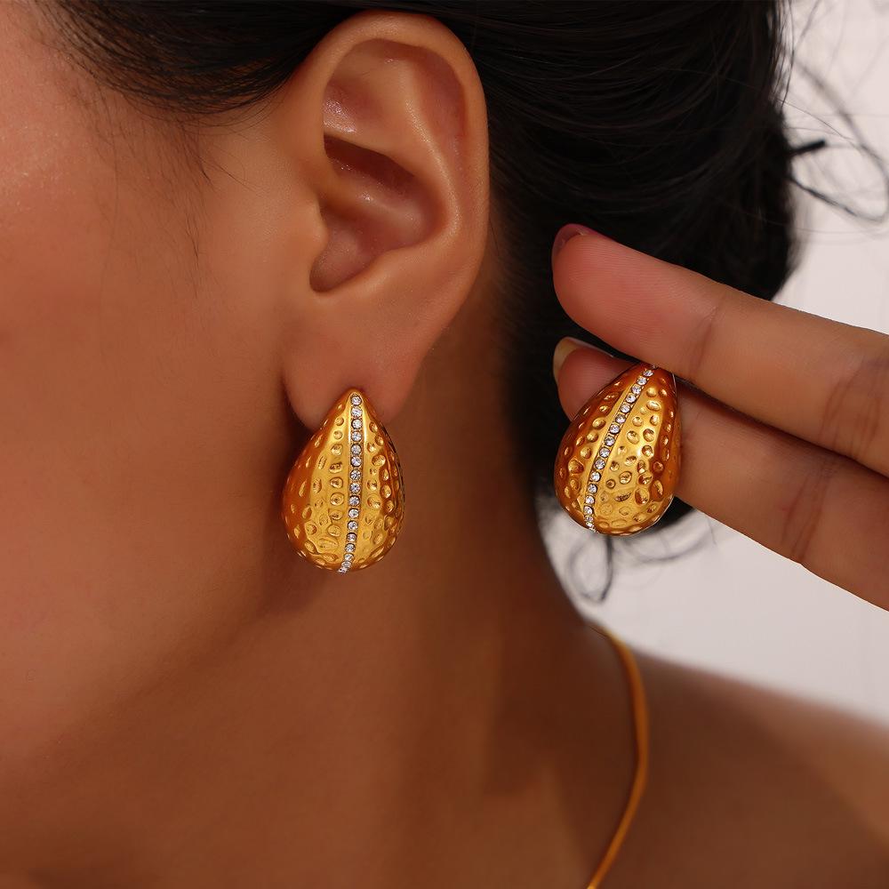 Luxury Water Drop Rhinestone Earrings and 18K Gold-Plated Titanium Necklace Jewelry Set