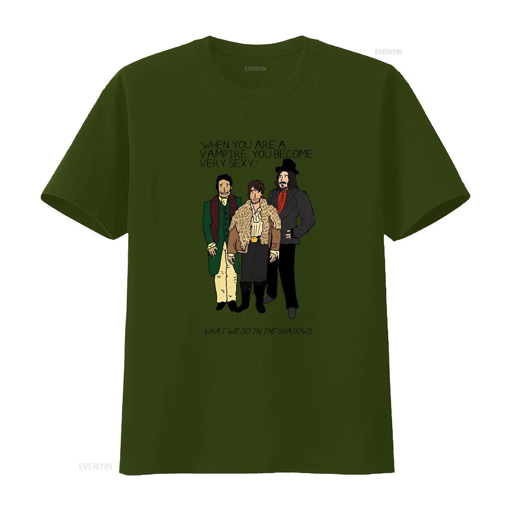 Camiseta Lo Que Hacemos En Las Sombras Regalo Para Fans Moda Unisex Vintage Top Gráfico Versátil Para Uso Diario Suave