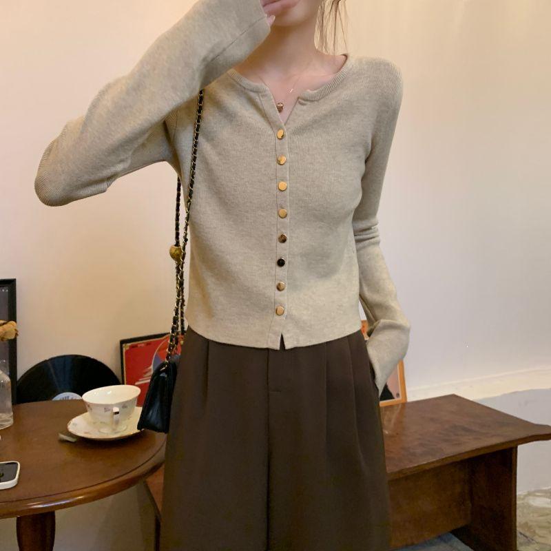2026 Women's Long Sleeve V-neck Knit Cardigan Sweater with Pockets for Spring/Autumn