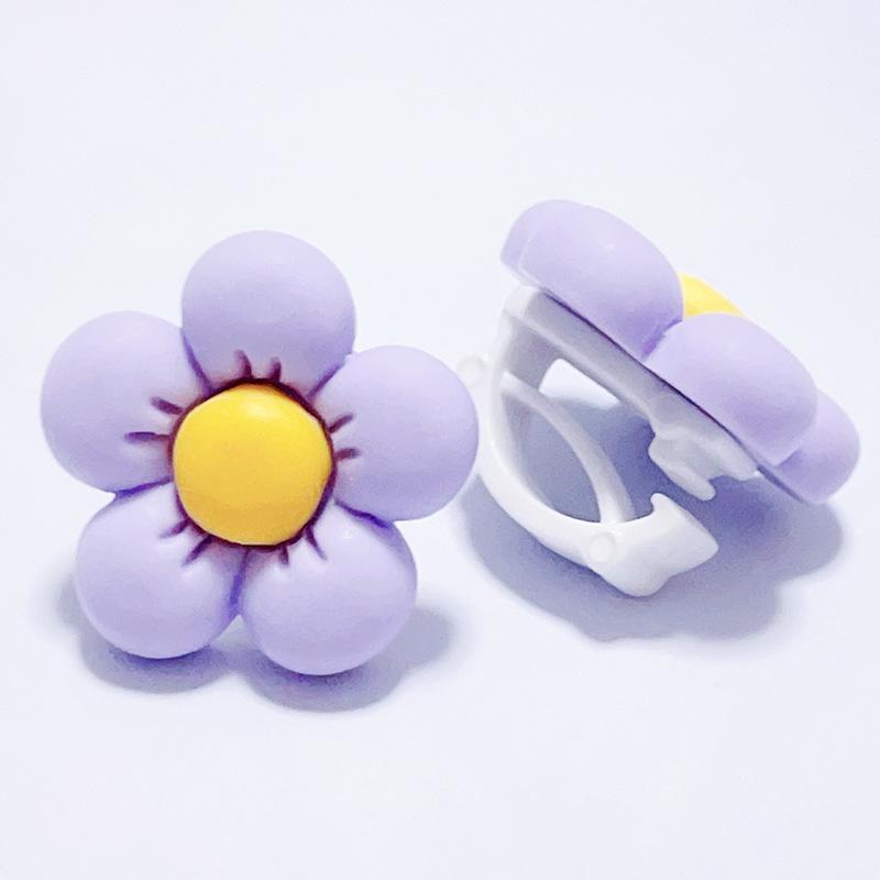 Hyuna Flower Sneaker Shoelace Buckle - Decorative Shoe Accessory for White Sneakers
