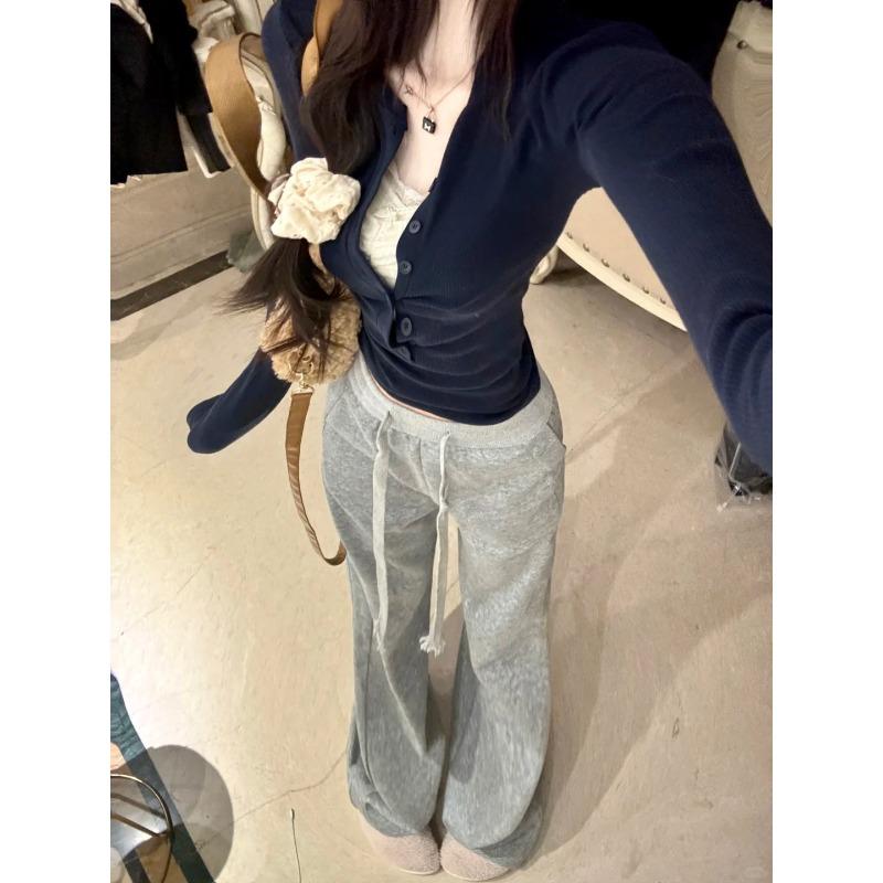 

Темно-синяя футболка женская приталенная тонкая однобортная спереди с плечевыми накладками весенняя нишевая Spice Girl с длинным рукавом для ношения под низ XL тёмно-синий