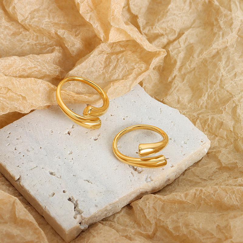Barocker Asymmetrischer 18K Goldfarbener Titanstahlring für Damen