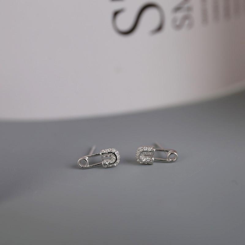 

Серьги-булавки с бриллиантовой инкрустацией для женщин. Креативные и модные серьги в корейском стиле Ins Style Simple Niche Design.