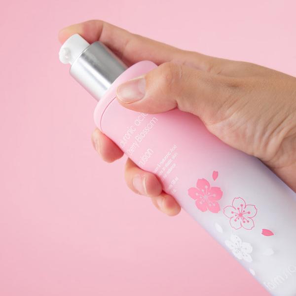 FarmStay Hyaluronsäure- und Kirschblüten-Toner 150 ml, Emulsion 120 ml, Serum 35 ml, Creme 55 ml  (15 Optionen)