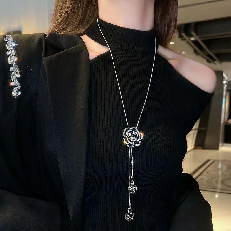 

Light luxury niche design letter D sense sweater chain women s new Internet celebrity autumn and winter versatile fringed necklace tide high sense