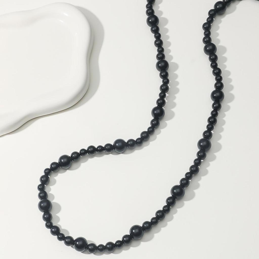 Elegant Retro Pearl Necklace: Women's High-End Light Luxury Sweater Chain.