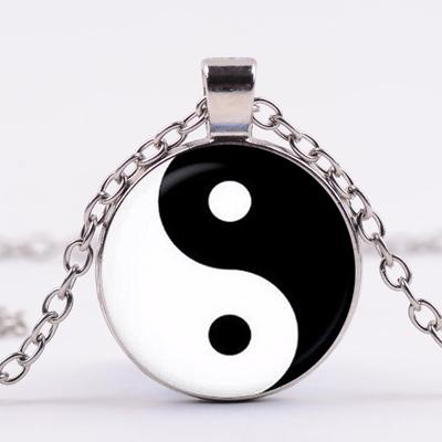 Neue Heiße Tai Ji Yin Yang Anhänger Halskette Klassische Schwarz Weiß Chinesische Taoismus Zeichen Glas Edelstein Halskette Katze Pfote versilbert