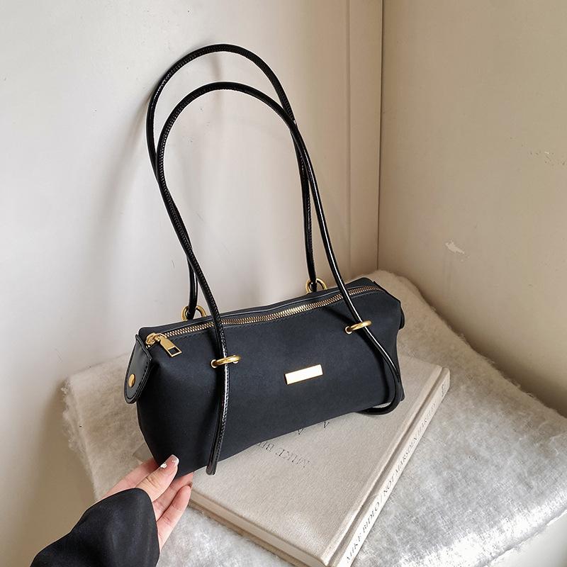 

Large capacity single shoulder underarm bag women s 2025 new fashion small square bag popular leisure work commuter handbag 28*12*12 чёрный