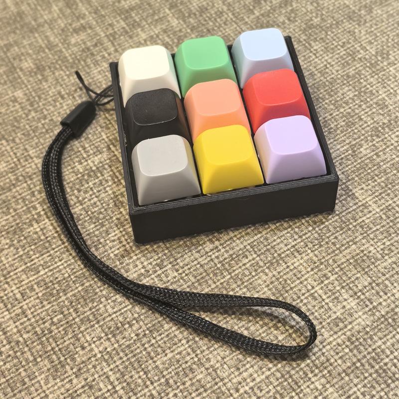 

9 Keys Portable Keyboard Clicker Fidget Keychain Set Buttons For Sensory Stress Relief Ideal For Office Travel Toy Bag Pandent D