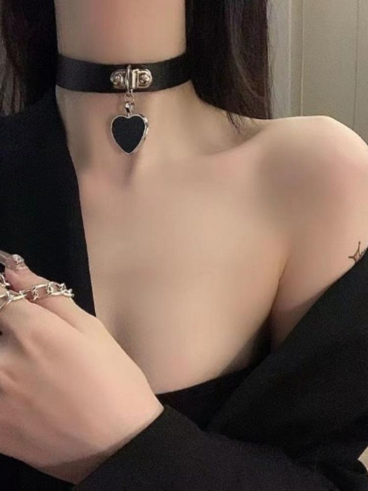 Gothic Harness Women Collar Chain Choker Sexy PU Leather Chain Pendant Collar Choker Necklace Cosplay Accessories for Couples