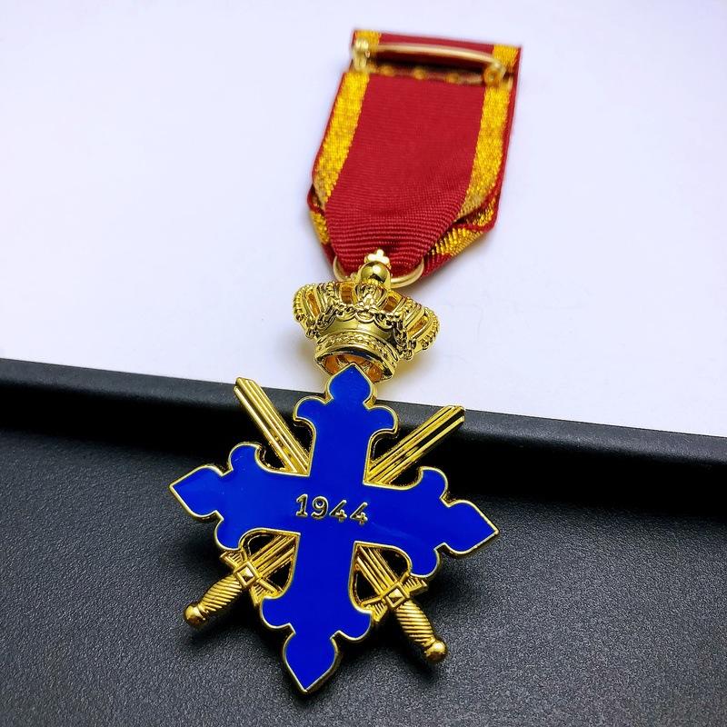 Romanian Bravery Medal, Blue Cross Badge, Foreign Commemorative Medal, Metal Badge, Pendant, Badge, Christmas gift, Stocking stuffers