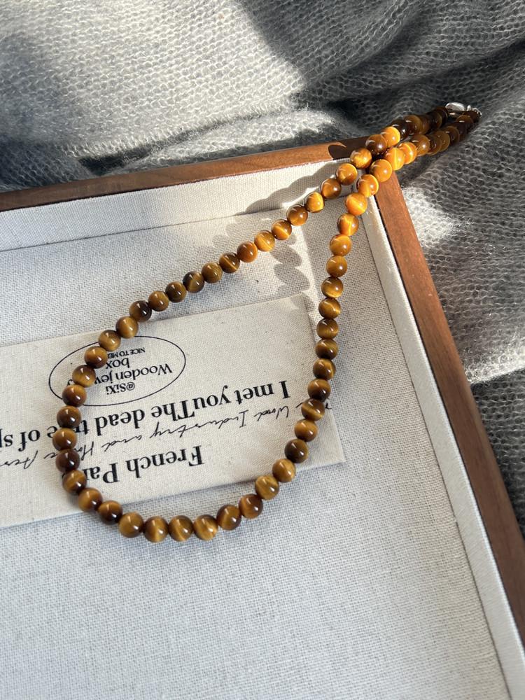 

Ожерелье-чокер из нержавеющей стали с бусинами из тигрового глаза и застежкой в виде юаньбао - китайская легкая роскошь, осенне-зимняя цепочка для свитера