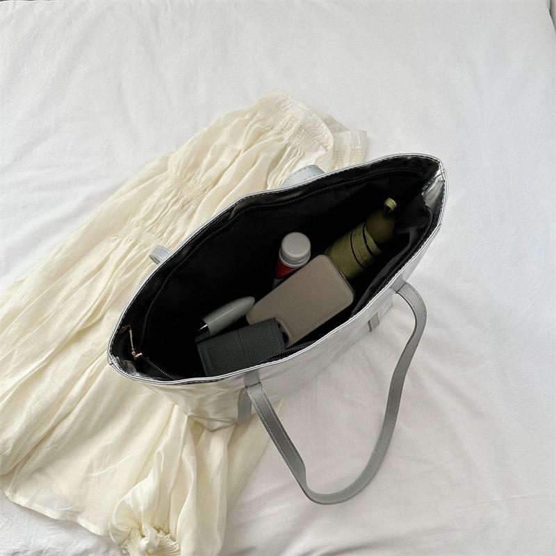 Simple retro bag women's new fashionable large-capacity shoulder women's bag texture commuter tray