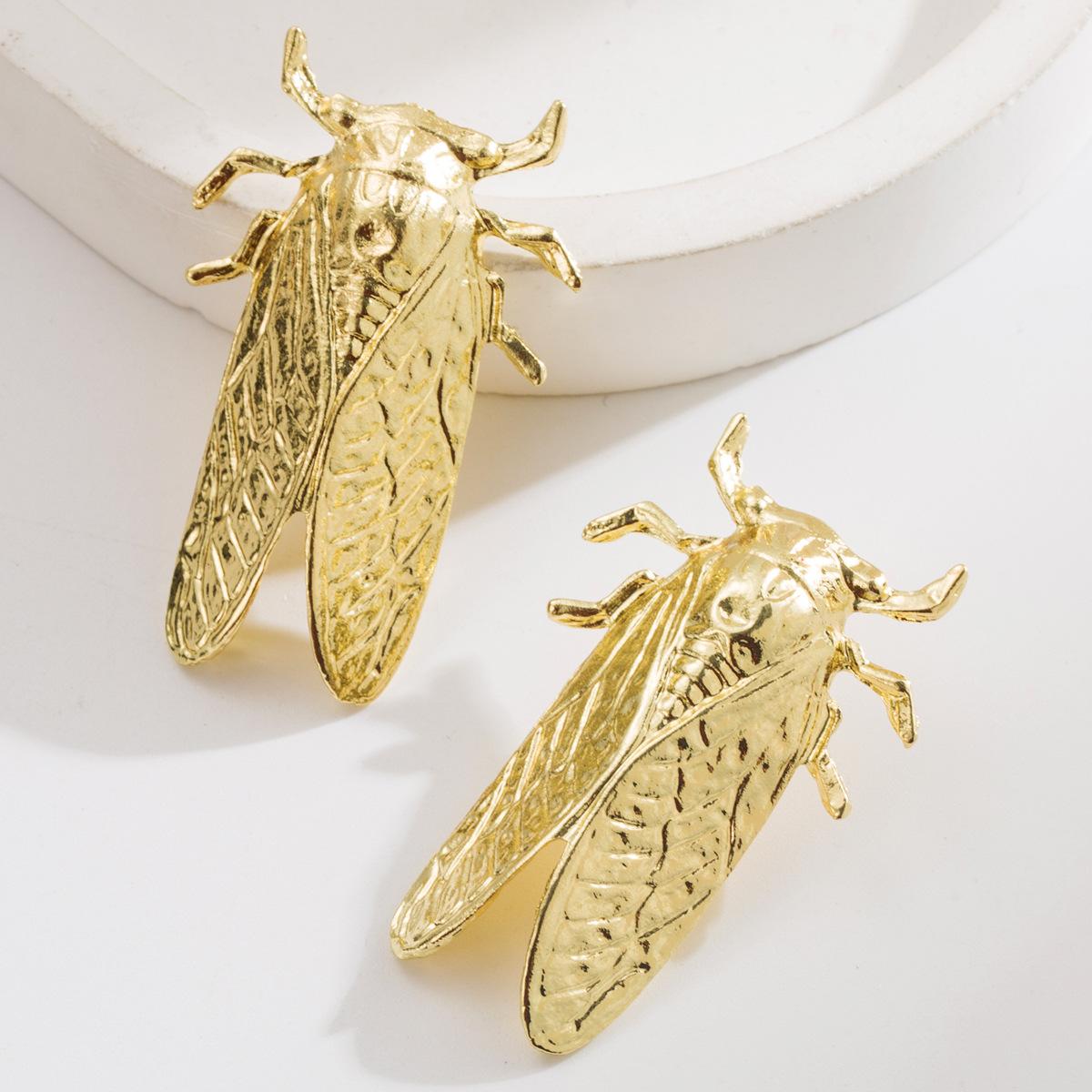 

Digadagu Metal Animal Cicada Stud Earrings New Women s Classic Vintage Earrings Daily Zircon Accessories золотий