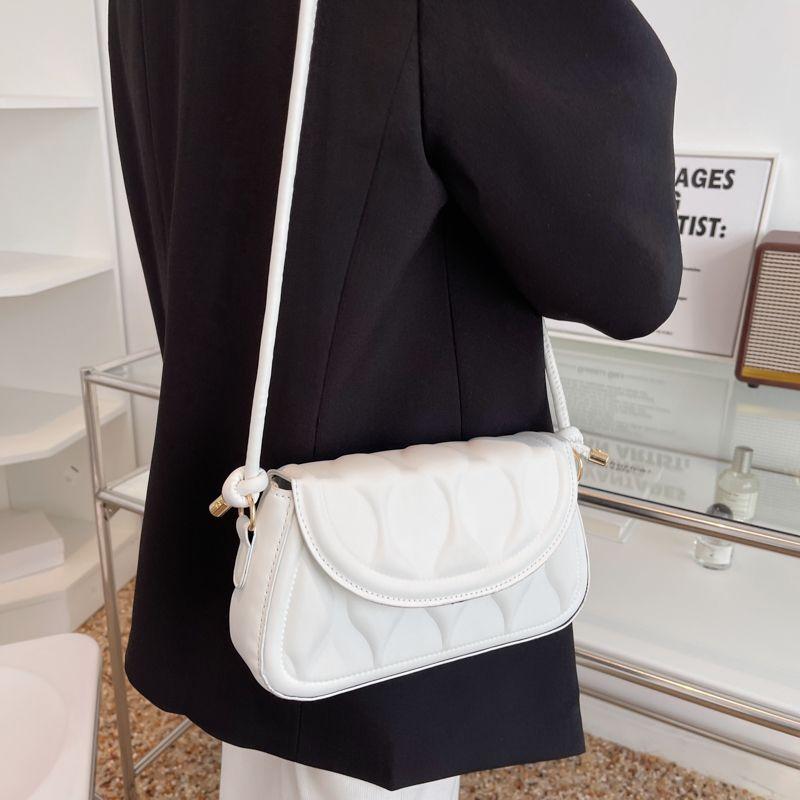 Преміальна та нішева жіноча сумка влітку зі стильною текстурою та сумкою через одне плече. Універсальна сумка під пахви для жінок