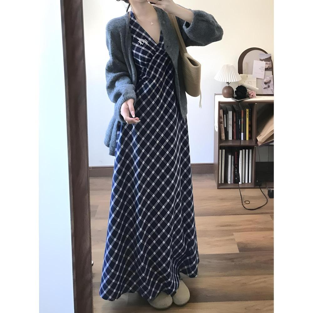 

Halterneck camisole dress, blue checkered waist A-line skirt, V-neck resort style dress XL- (recommended 110-60kg)