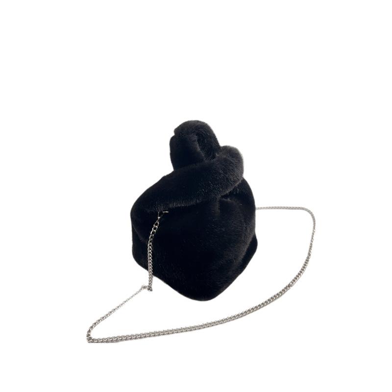 Luxury Fur Handbag Women Vest Design Soft Plush Crossbody Bag Thin Metal Chain Shoulder Bag Korean Winter Party Bag Coin Purse
