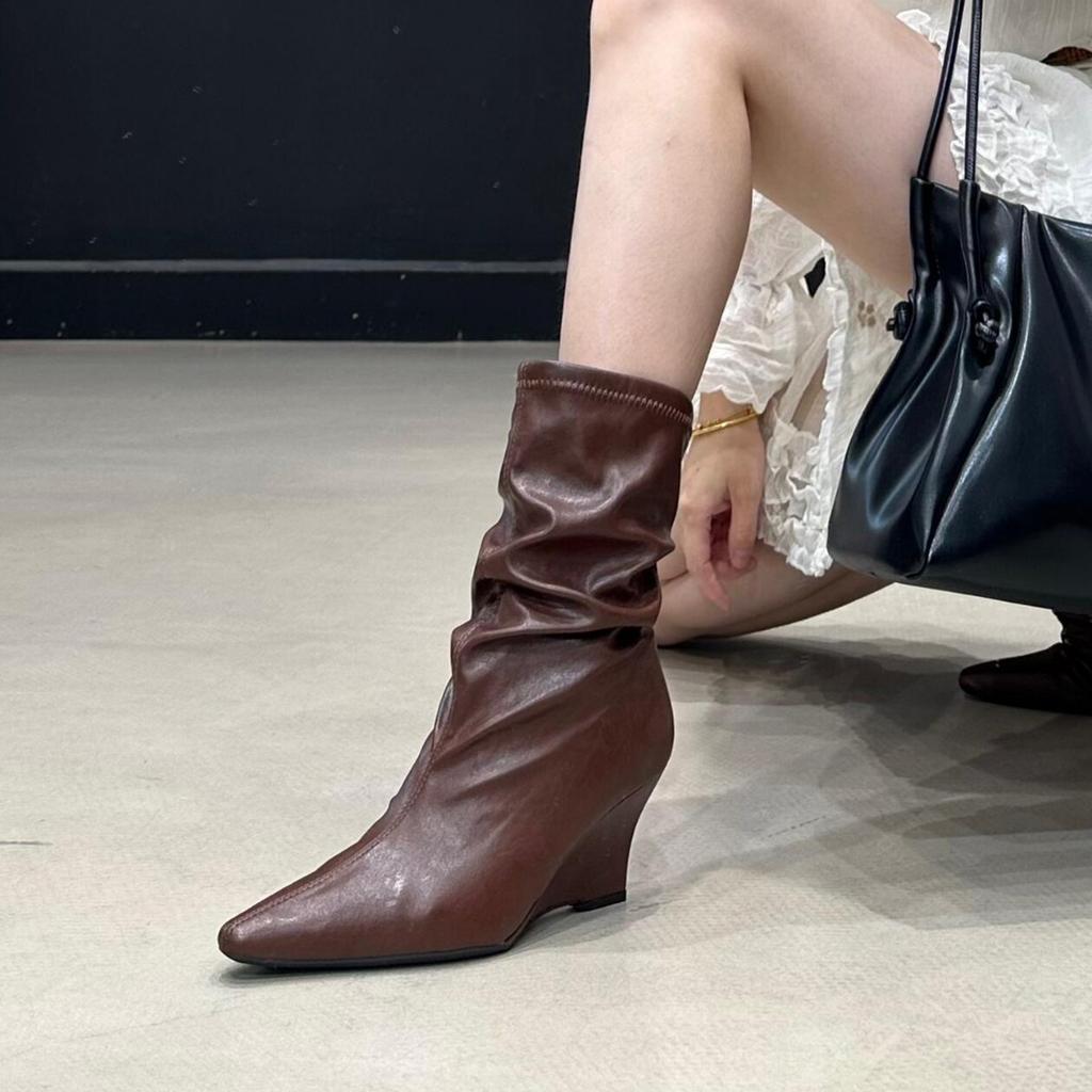 White Martin Boots Women's 2025 New European and American Versatile Pointed Toe Heel Elastic Thin Medium Tube Stacking Boots.