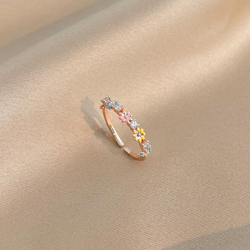 

Кольцо с открывающимся цветком, капля циркона, изысканный темперамент, универсальное кольцо на указательный палец, универсальная нишевая ювелирия высокого класса