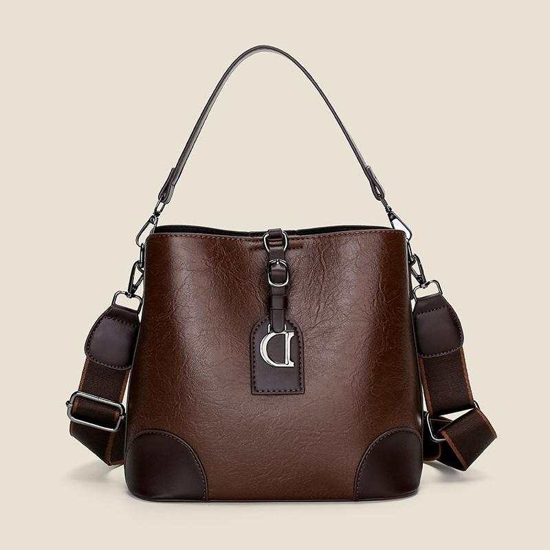 

Popular 2025 new versatile trendy women s bags, portable bucket bags, fashionable, simple and large-capacity shoulder messenger bags