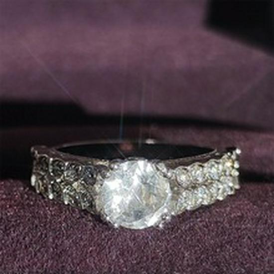 European & American Round Diamond Inlaid Ring