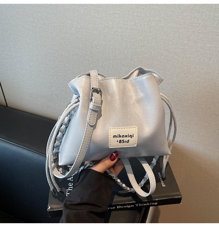 2025 New Spring Shoulder Bag Women's Shoulder Messenger Bag Niche Versatile Bucket Bag Premium Bag